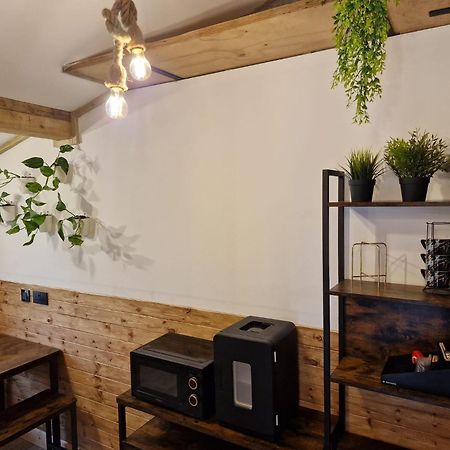 Two-Bedroom Cosy Country Lodge With Private Patio Greenhithe Zewnętrze zdjęcie