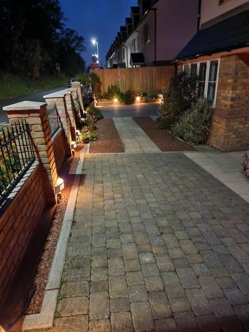 Two-Bedroom Cosy Country Lodge With Private Patio Greenhithe Zewnętrze zdjęcie