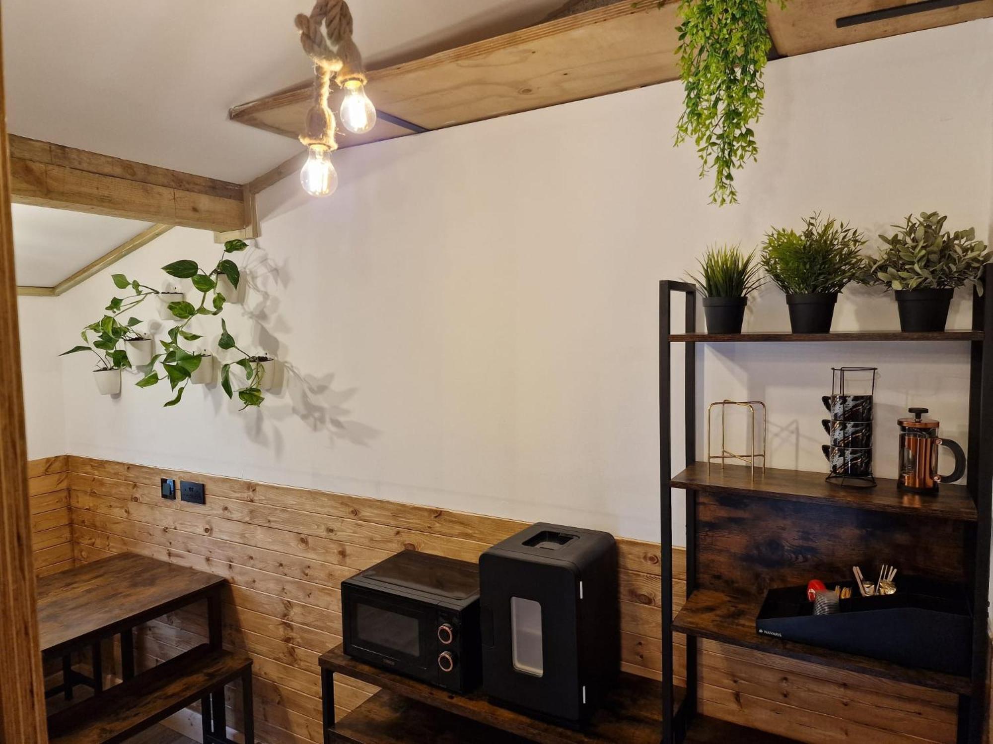 Two-Bedroom Cosy Country Lodge With Private Patio Greenhithe Zewnętrze zdjęcie