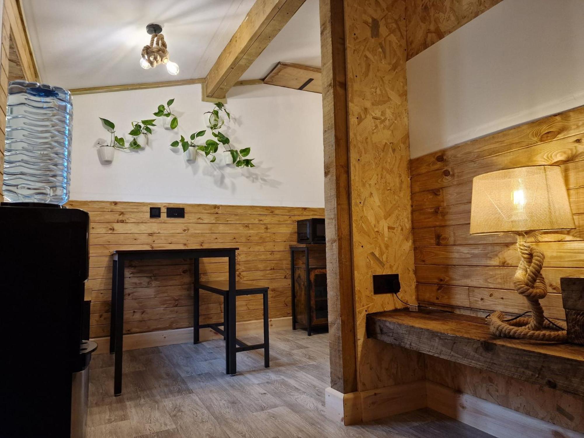 Two-Bedroom Cosy Country Lodge With Private Patio Greenhithe Zewnętrze zdjęcie