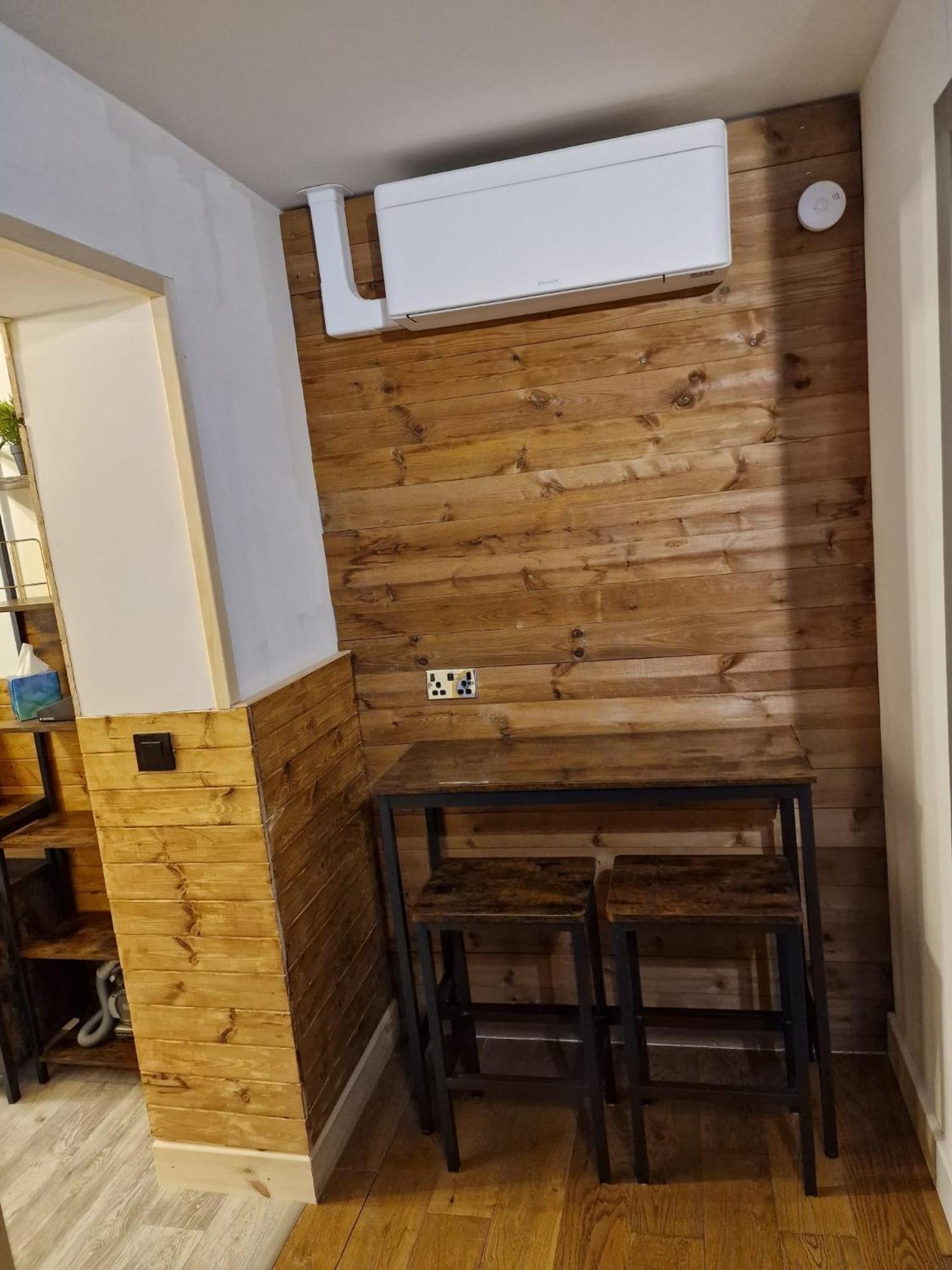 Two-Bedroom Cosy Country Lodge With Private Patio Greenhithe Zewnętrze zdjęcie